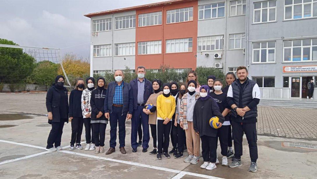 İlçe Milli Eğitim Müdürü Metin Erbay İmam Hatip Lisesini  Ziyaret Etti 