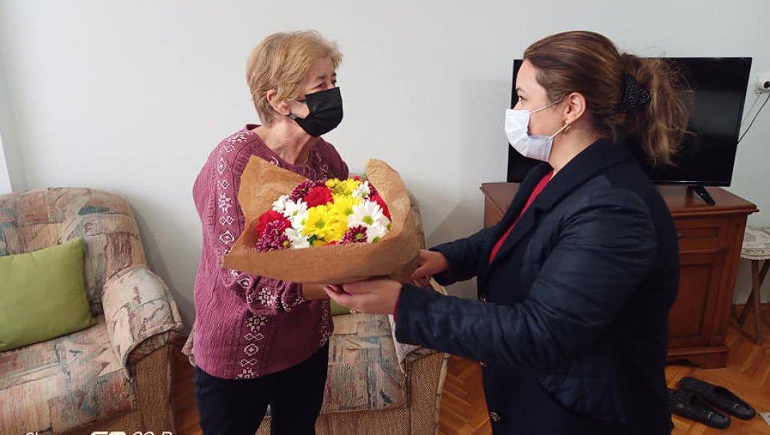 24 Kasım Öğretmenler Günü Münasebetiyle Emekli Öğretmen Aynur Kuyluk'a Ziyaret