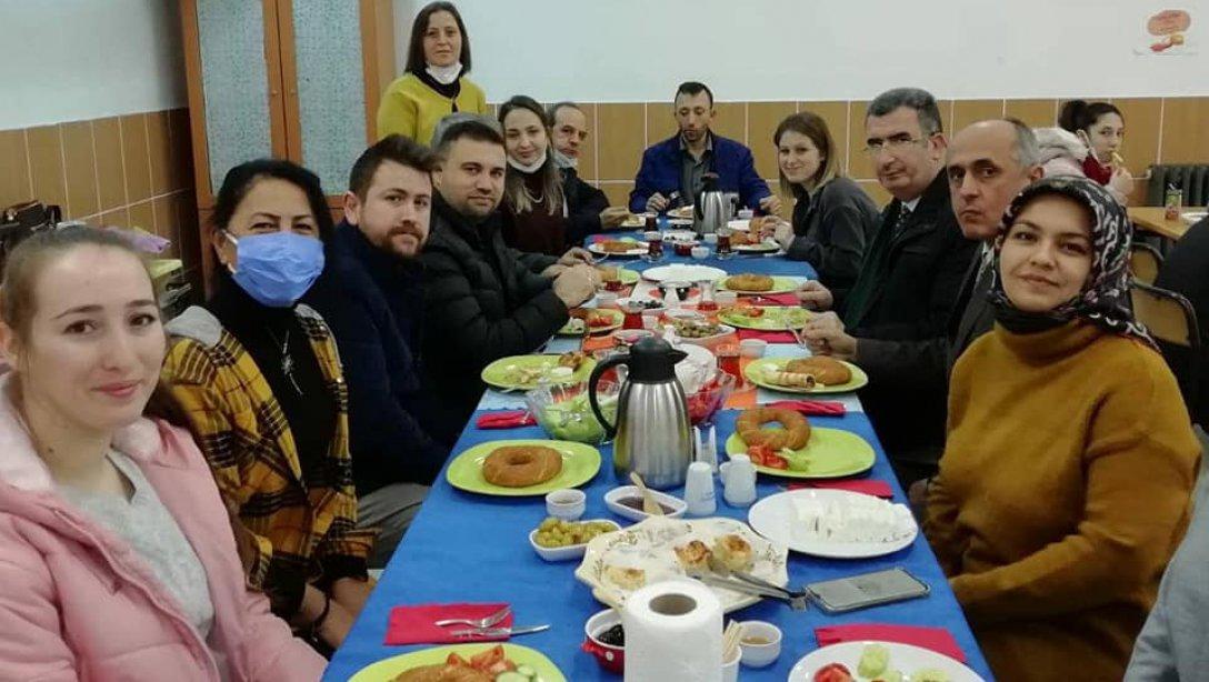 İlçe Milli Eğitim Müdürü Metin Erbay, Özel Öğrencilerimizle Kahvaltı Etkinliğinde Buluştu