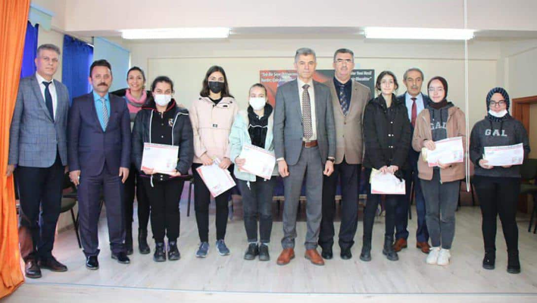 BİGEP Deneme Sınavında Dereceye Giren Öğrenciler Kaymakam Dr. Arslan YURT Tarafından Ödüllendirildi