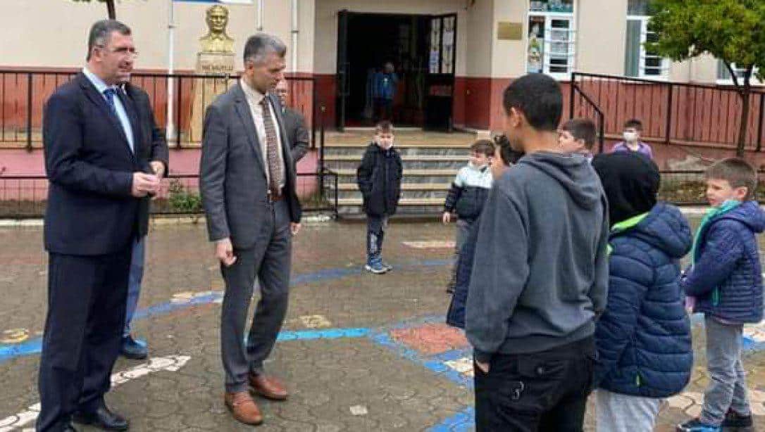 Sayın Kaymakam Dr. Arslan YURT ve İlçe Milli Eğitim Müdürü Metin ERBAY'ın Özcan Kılınçay İlkokulu Ziyareti