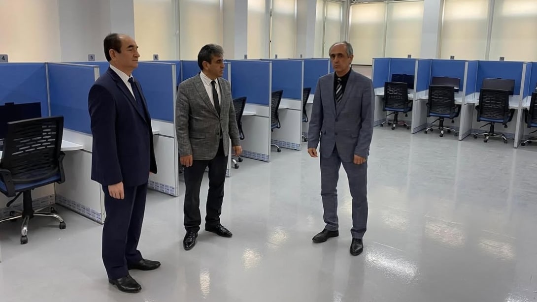İlçemiz Kaymakamı Ahmet ALTINTAŞ E-Sınav Salonunda İncelemelerde Bulundu